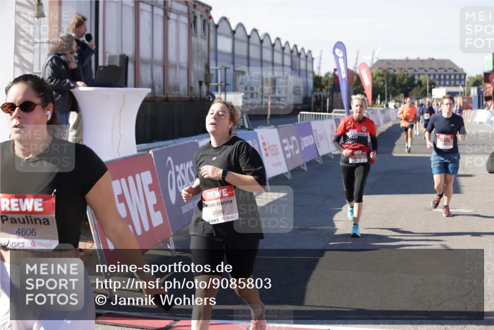 03.10.2025 - Köhlbrandbrückenlauf Jannik Wohlers http://msf.ph/oto/9085803 03.10.2025 13:18:41 Ziel 4606, 4796, 4812, 4826, 5115, 5178, 6084, 6429, 6500, 6556, 6596, 6700, 6758 meine-sportfotos.de