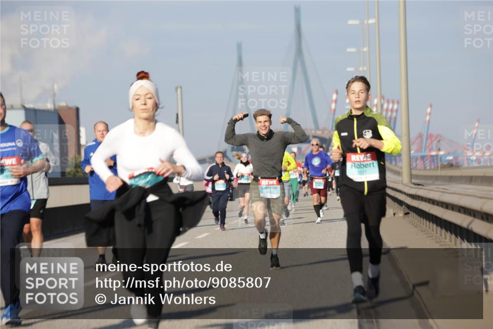 03.10.2025 - Köhlbrandbrückenlauf Jannik Wohlers http://msf.ph/oto/9085807 03.10.2025 09:57:00 Position 3 3971 meine-sportfotos.de