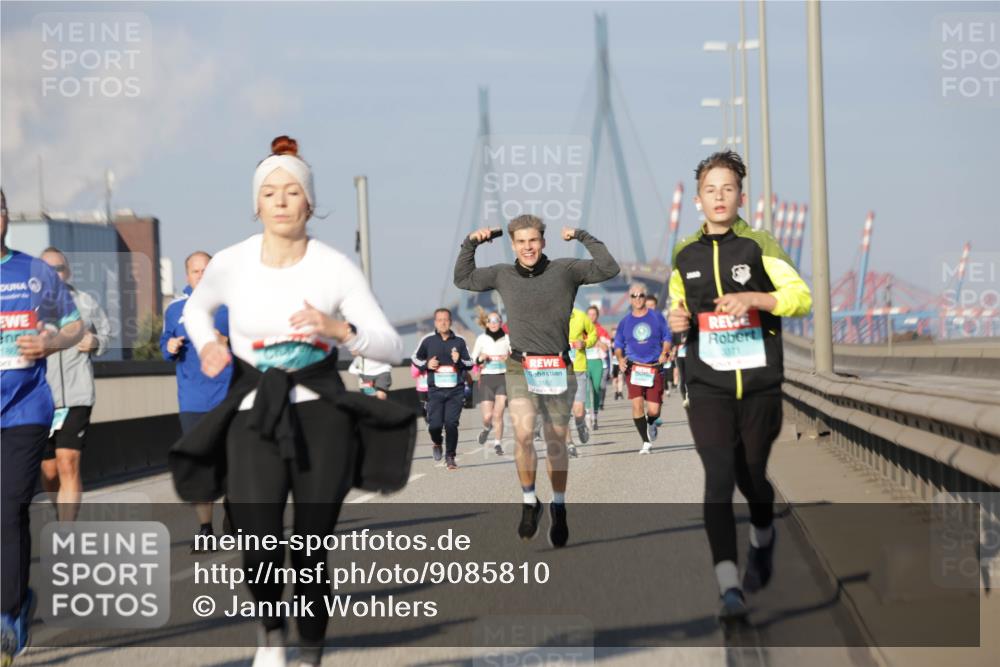 03.10.2025 - Köhlbrandbrückenlauf Jannik Wohlers http://msf.ph/oto/9085810 03.10.2025 09:57:00 Position 3 3071 meine-sportfotos.de