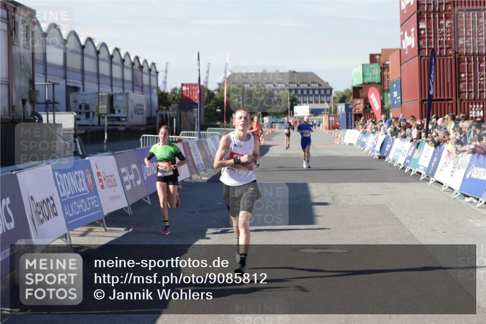 03.10.2025 - Köhlbrandbrückenlauf Jannik Wohlers http://msf.ph/oto/9085812 03.10.2025 12:52:35 Ziel 4019, 6087, 6625 meine-sportfotos.de