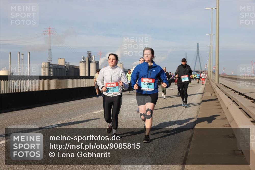 03.10.2025 - Köhlbrandbrückenlauf Lena Gebhardt http://msf.ph/oto/9085815 03.10.2025 10:05:40 Position 2 2250, 2249 meine-sportfotos.de