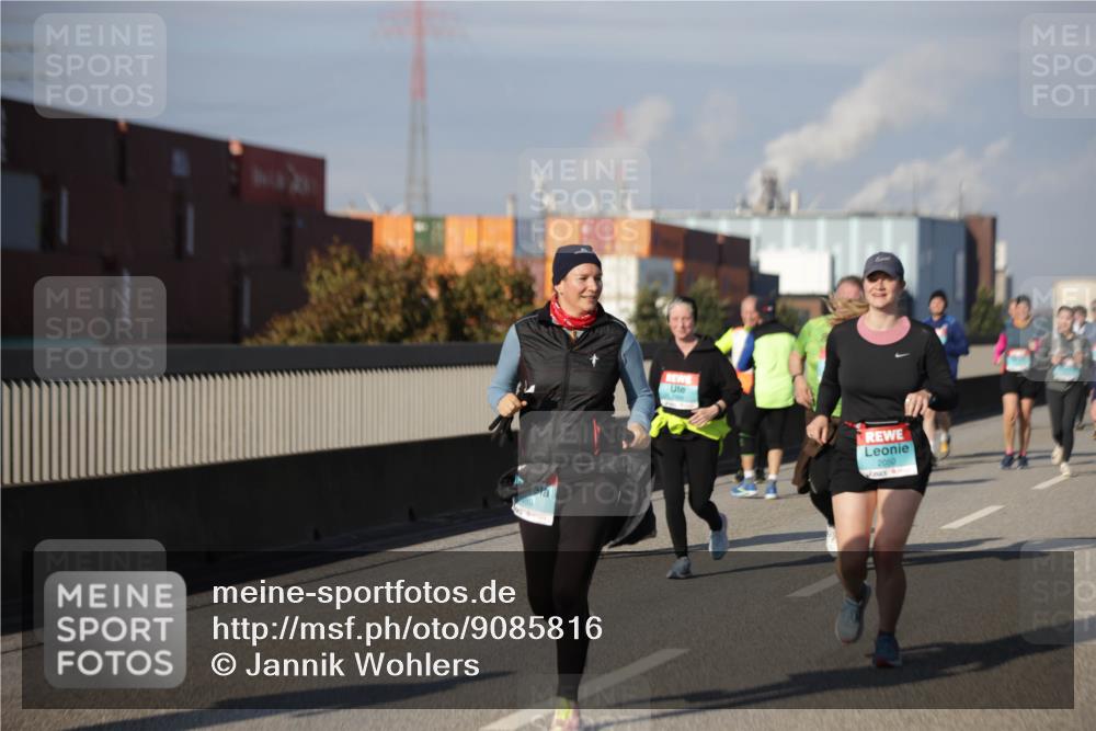 03.10.2025 - Köhlbrandbrückenlauf Jannik Wohlers http://msf.ph/oto/9085816 03.10.2025 10:07:37 Position 3 2050, 1 meine-sportfotos.de