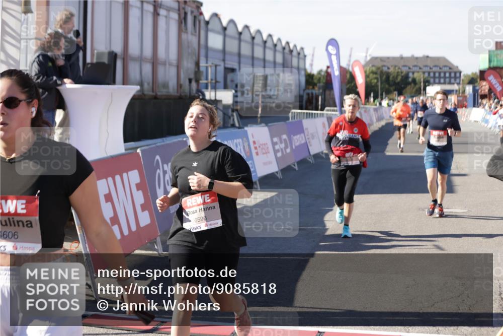 03.10.2025 - Köhlbrandbrückenlauf Jannik Wohlers http://msf.ph/oto/9085818 03.10.2025 13:18:41 Ziel 4606, 4796, 4812, 4826, 5115, 5178, 6084, 6429, 6500, 6556, 6596, 6700, 6758 meine-sportfotos.de