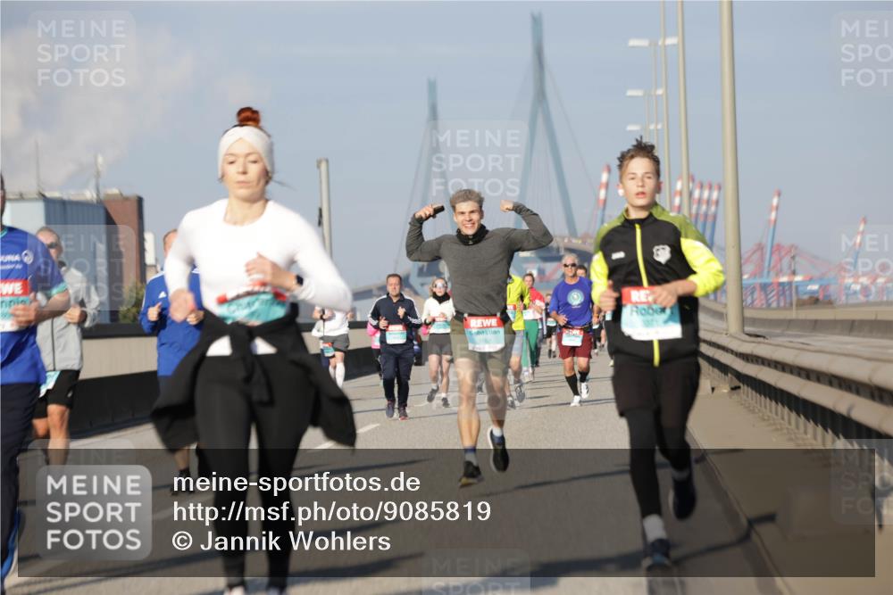 03.10.2025 - Köhlbrandbrückenlauf Jannik Wohlers http://msf.ph/oto/9085819 03.10.2025 09:57:00 Position 3  meine-sportfotos.de