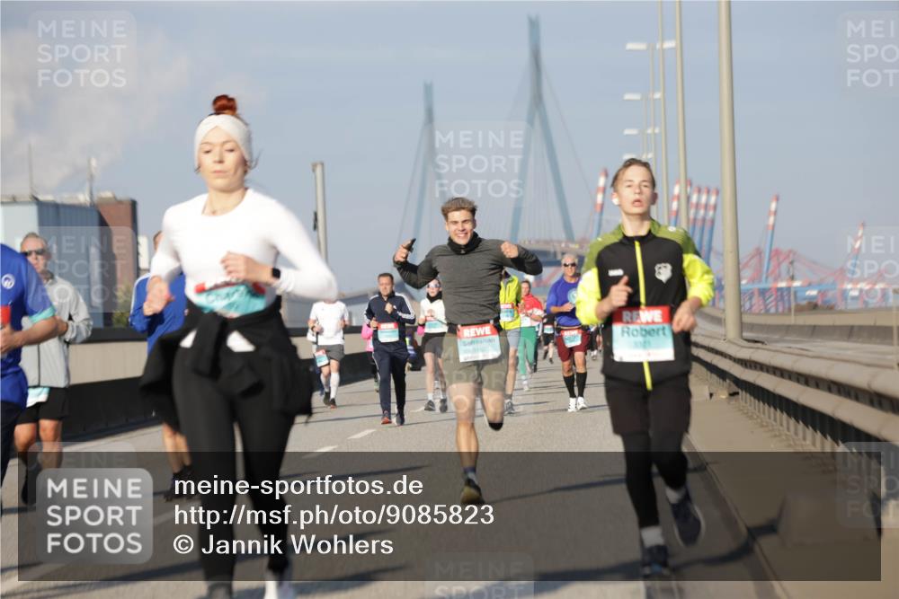 03.10.2025 - Köhlbrandbrückenlauf Jannik Wohlers http://msf.ph/oto/9085823 03.10.2025 09:57:00 Position 3  meine-sportfotos.de