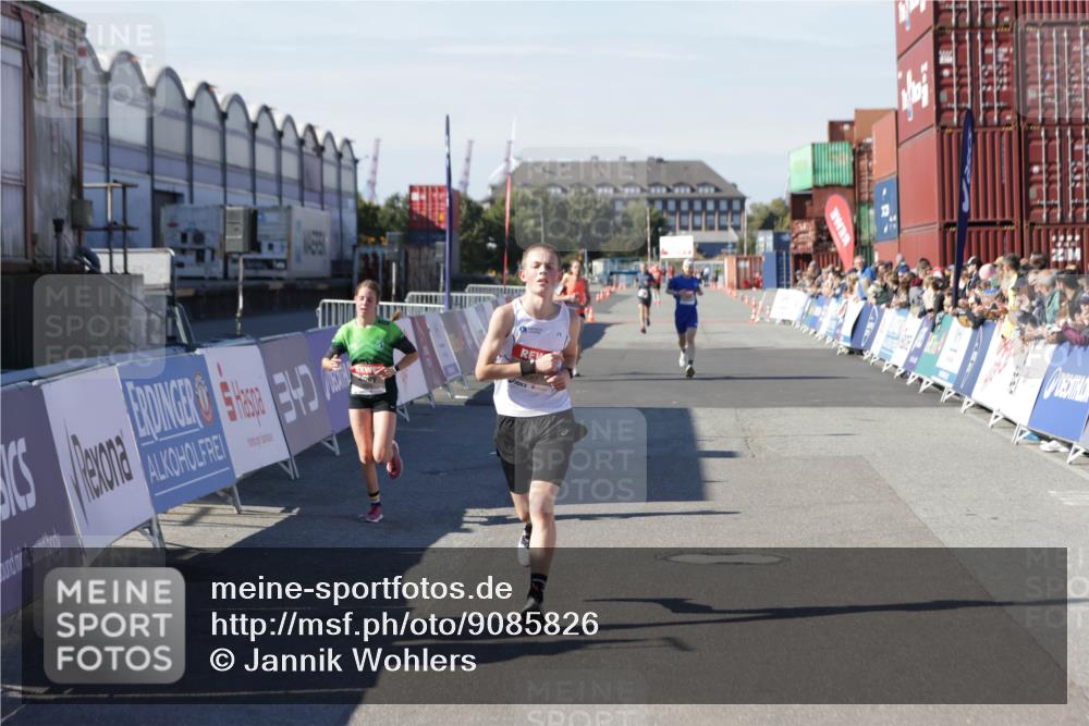 03.10.2025 - Köhlbrandbrückenlauf Jannik Wohlers http://msf.ph/oto/9085826 03.10.2025 12:52:35 Ziel 4019, 6087, 6625 meine-sportfotos.de