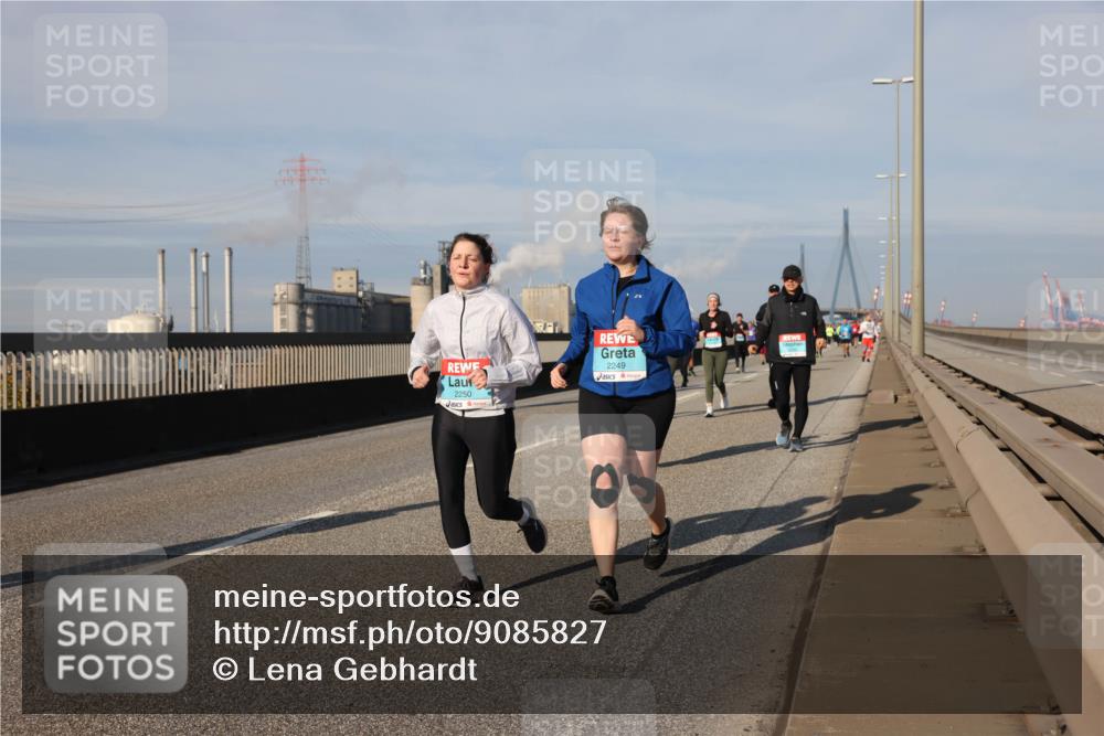 03.10.2025 - Köhlbrandbrückenlauf Lena Gebhardt http://msf.ph/oto/9085827 03.10.2025 10:05:40 Position 2 2250, 2249 meine-sportfotos.de