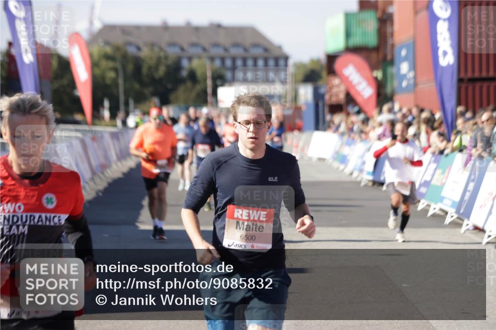 03.10.2025 - Köhlbrandbrückenlauf Jannik Wohlers http://msf.ph/oto/9085832 03.10.2025 13:18:42 Ziel 4077, 4606, 4796, 4812, 4826, 5115, 5178, 6084, 6429, 6500, 6506, 6556, 6596, 6700, 6758 meine-sportfotos.de