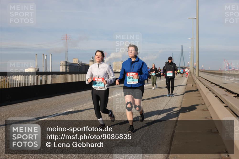 03.10.2025 - Köhlbrandbrückenlauf Lena Gebhardt http://msf.ph/oto/9085835 03.10.2025 10:05:41 Position 2 2250, 2249 meine-sportfotos.de