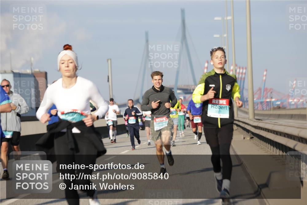 03.10.2025 - Köhlbrandbrückenlauf Jannik Wohlers http://msf.ph/oto/9085840 03.10.2025 09:57:00 Position 3 3162, 3371 meine-sportfotos.de