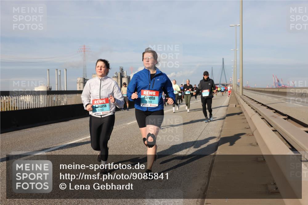 03.10.2025 - Köhlbrandbrückenlauf Lena Gebhardt http://msf.ph/oto/9085841 03.10.2025 10:05:41 Position 2 2250, 2249 meine-sportfotos.de
