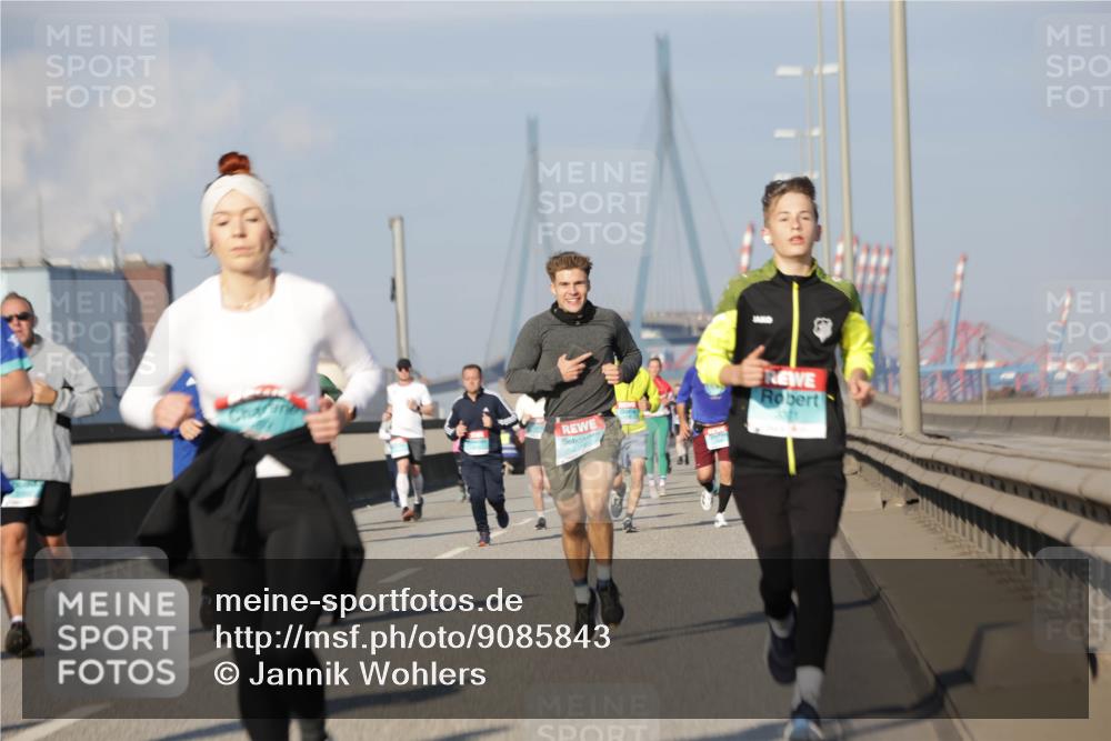 03.10.2025 - Köhlbrandbrückenlauf Jannik Wohlers http://msf.ph/oto/9085843 03.10.2025 09:57:00 Position 3  meine-sportfotos.de