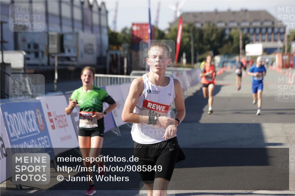 03.10.2025 - Köhlbrandbrückenlauf Jannik Wohlers http://msf.ph/oto/9085849 03.10.2025 12:52:35 Ziel 4019, 6087, 6625 meine-sportfotos.de
