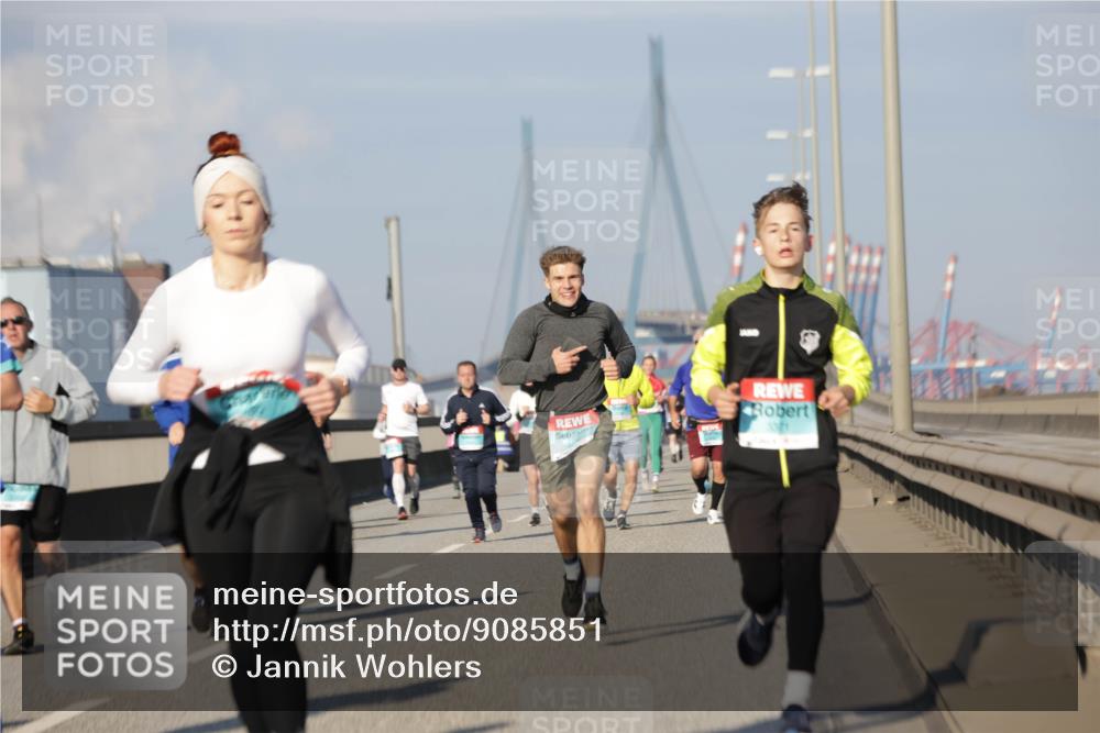 03.10.2025 - Köhlbrandbrückenlauf Jannik Wohlers http://msf.ph/oto/9085851 03.10.2025 09:57:00 Position 3  meine-sportfotos.de