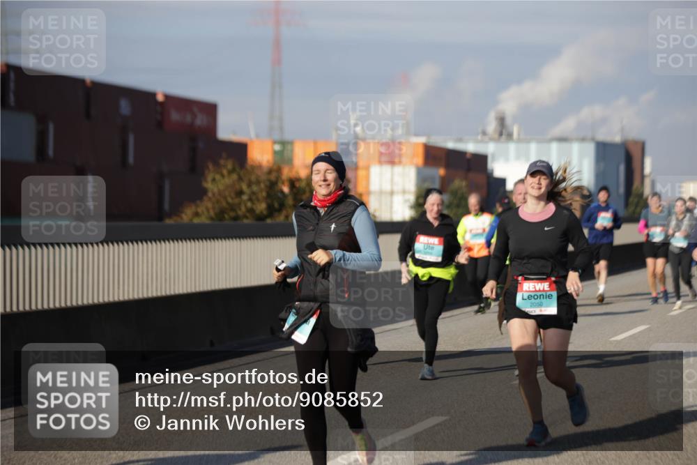 03.10.2025 - Köhlbrandbrückenlauf Jannik Wohlers http://msf.ph/oto/9085852 03.10.2025 10:07:37 Position 3 2050 meine-sportfotos.de