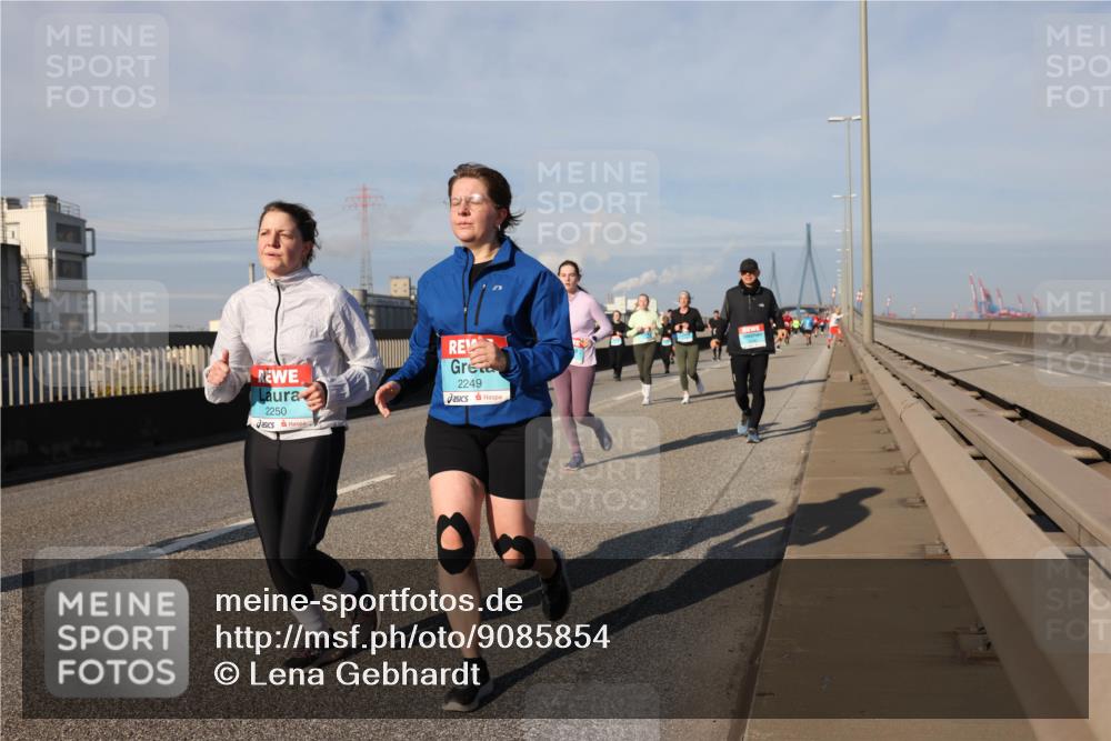 03.10.2025 - Köhlbrandbrückenlauf Lena Gebhardt http://msf.ph/oto/9085854 03.10.2025 10:05:41 Position 2 2250, 2249 meine-sportfotos.de