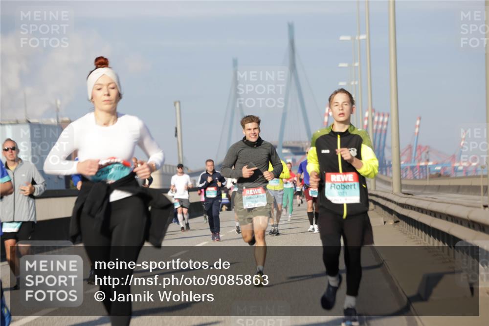 03.10.2025 - Köhlbrandbrückenlauf Jannik Wohlers http://msf.ph/oto/9085863 03.10.2025 09:57:01 Position 3 3162 meine-sportfotos.de