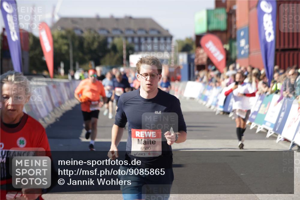 03.10.2025 - Köhlbrandbrückenlauf Jannik Wohlers http://msf.ph/oto/9085865 03.10.2025 13:18:43 Ziel 4077, 4606, 4796, 4812, 5115, 5178, 6084, 6429, 6500, 6506, 6556, 6596, 6758 meine-sportfotos.de