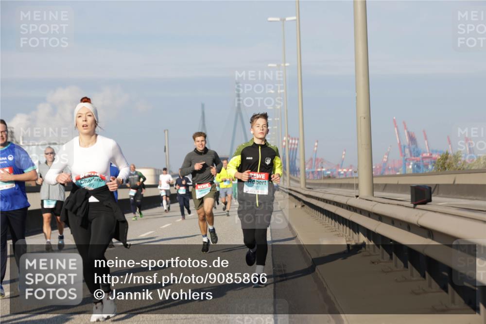 03.10.2025 - Köhlbrandbrückenlauf Jannik Wohlers http://msf.ph/oto/9085866 03.10.2025 09:57:01 Position 3 69, 3371 meine-sportfotos.de