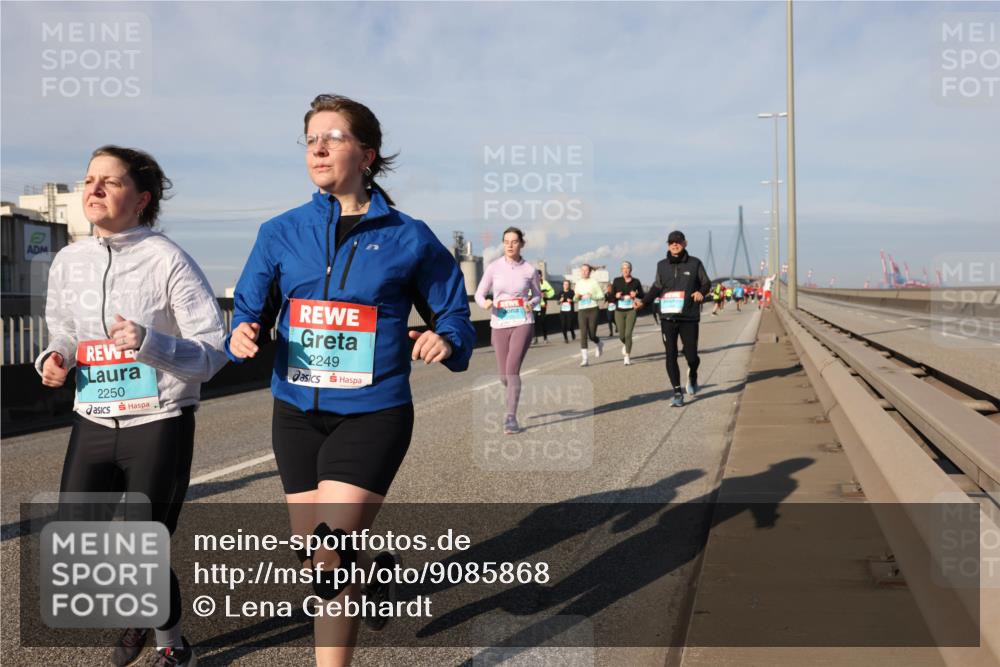 03.10.2025 - Köhlbrandbrückenlauf Lena Gebhardt http://msf.ph/oto/9085868 03.10.2025 10:05:42 Position 2 2250, 2249 meine-sportfotos.de