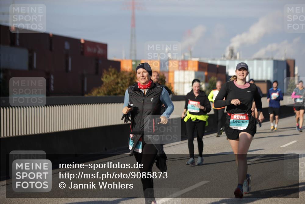 03.10.2025 - Köhlbrandbrückenlauf Jannik Wohlers http://msf.ph/oto/9085873 03.10.2025 10:07:37 Position 3 2050 meine-sportfotos.de