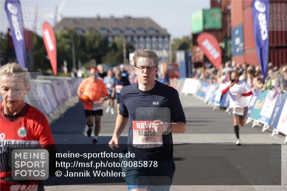 03.10.2025 - Köhlbrandbrückenlauf Jannik Wohlers http://msf.ph/oto/9085878 03.10.2025 13:18:43 Ziel 4077, 4606, 4796, 4812, 5115, 5178, 6084, 6429, 6500, 6506, 6556, 6596, 6758 meine-sportfotos.de