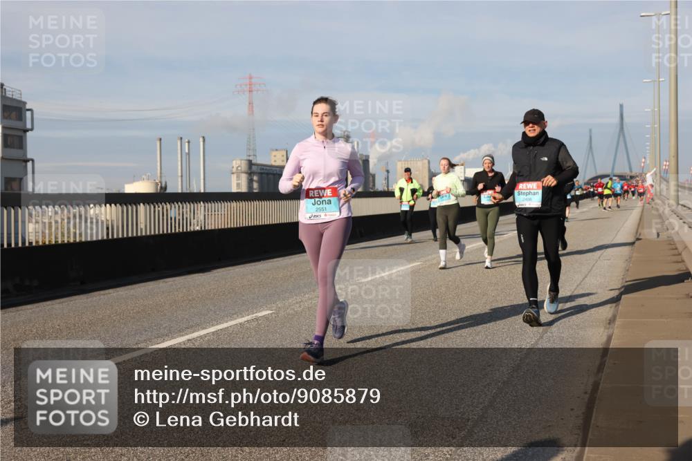 03.10.2025 - Köhlbrandbrückenlauf Lena Gebhardt http://msf.ph/oto/9085879 03.10.2025 10:05:42 Position 2 2551, 2406 meine-sportfotos.de