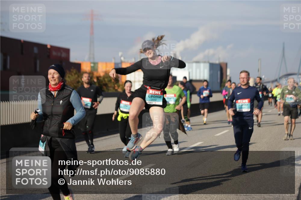 03.10.2025 - Köhlbrandbrückenlauf Jannik Wohlers http://msf.ph/oto/9085880 03.10.2025 10:07:38 Position 3 2050, 2509 meine-sportfotos.de