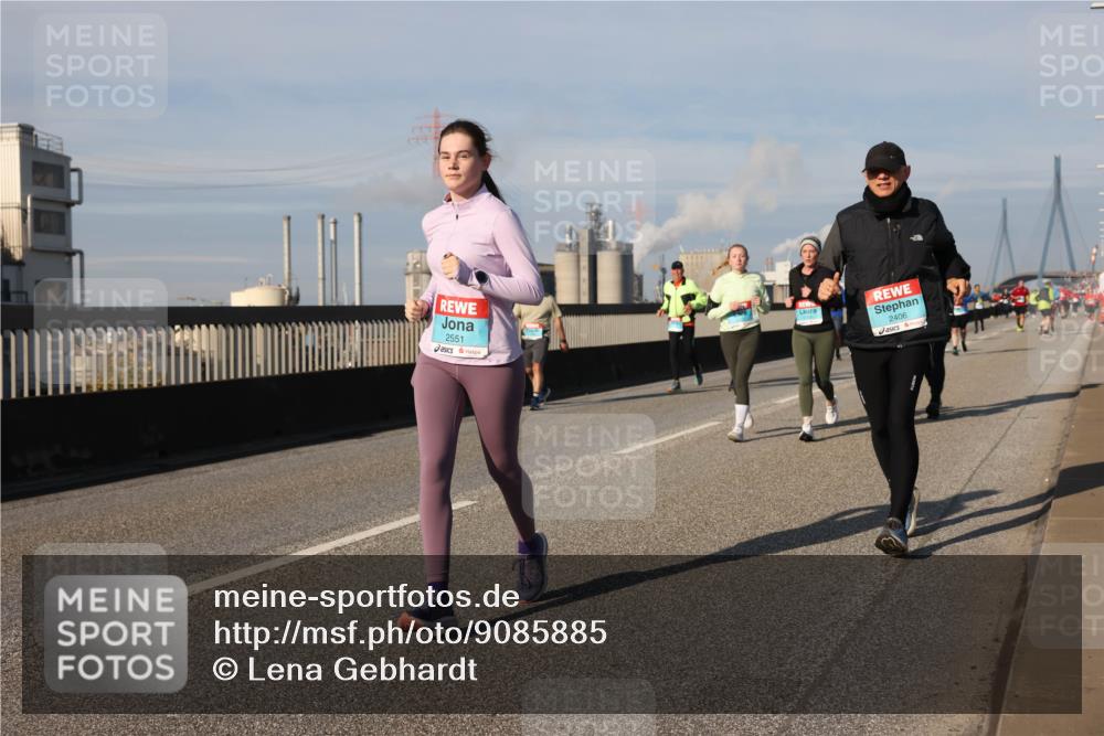 03.10.2025 - Köhlbrandbrückenlauf Lena Gebhardt http://msf.ph/oto/9085885 03.10.2025 10:05:42 Position 2 2551, 2406 meine-sportfotos.de