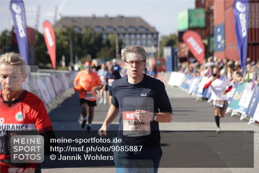 03.10.2025 - Köhlbrandbrückenlauf Jannik Wohlers http://msf.ph/oto/9085887 03.10.2025 13:18:43 Ziel 4077, 4606, 4796, 4812, 5115, 5178, 6084, 6429, 6500, 6506, 6556, 6596, 6758 meine-sportfotos.de