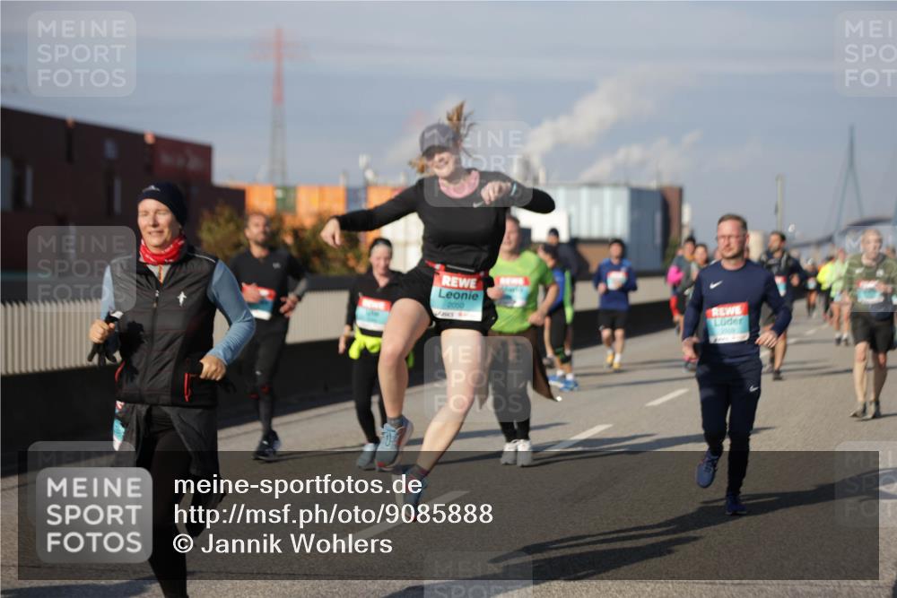 03.10.2025 - Köhlbrandbrückenlauf Jannik Wohlers http://msf.ph/oto/9085888 03.10.2025 10:07:38 Position 3 2050, 2509 meine-sportfotos.de
