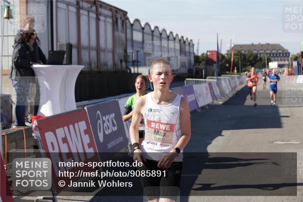 03.10.2025 - Köhlbrandbrückenlauf Jannik Wohlers http://msf.ph/oto/9085891 03.10.2025 12:52:37 Ziel 4013, 4019, 6087, 6625 meine-sportfotos.de