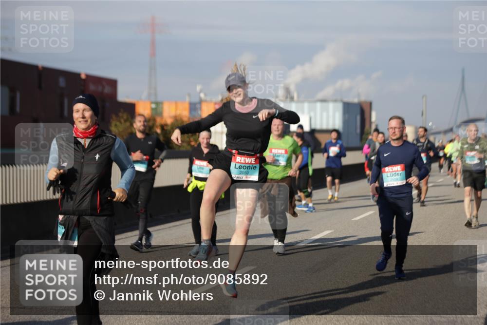 03.10.2025 - Köhlbrandbrückenlauf Jannik Wohlers http://msf.ph/oto/9085892 03.10.2025 10:07:38 Position 3 2050, 2509 meine-sportfotos.de