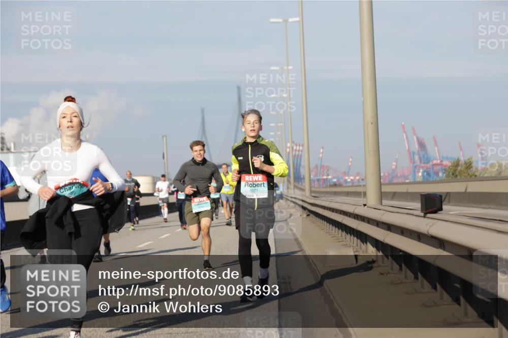 03.10.2025 - Köhlbrandbrückenlauf Jannik Wohlers http://msf.ph/oto/9085893 03.10.2025 09:57:01 Position 3 69, 3371 meine-sportfotos.de