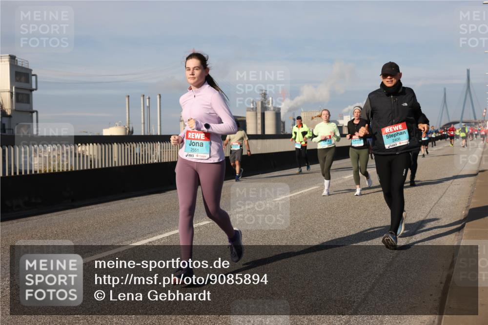 03.10.2025 - Köhlbrandbrückenlauf Lena Gebhardt http://msf.ph/oto/9085894 03.10.2025 10:05:43 Position 2 2551, 2406 meine-sportfotos.de
