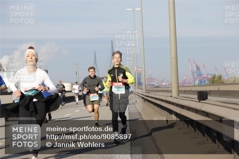 03.10.2025 - Köhlbrandbrückenlauf Jannik Wohlers http://msf.ph/oto/9085897 03.10.2025 09:57:01 Position 3 3371 meine-sportfotos.de
