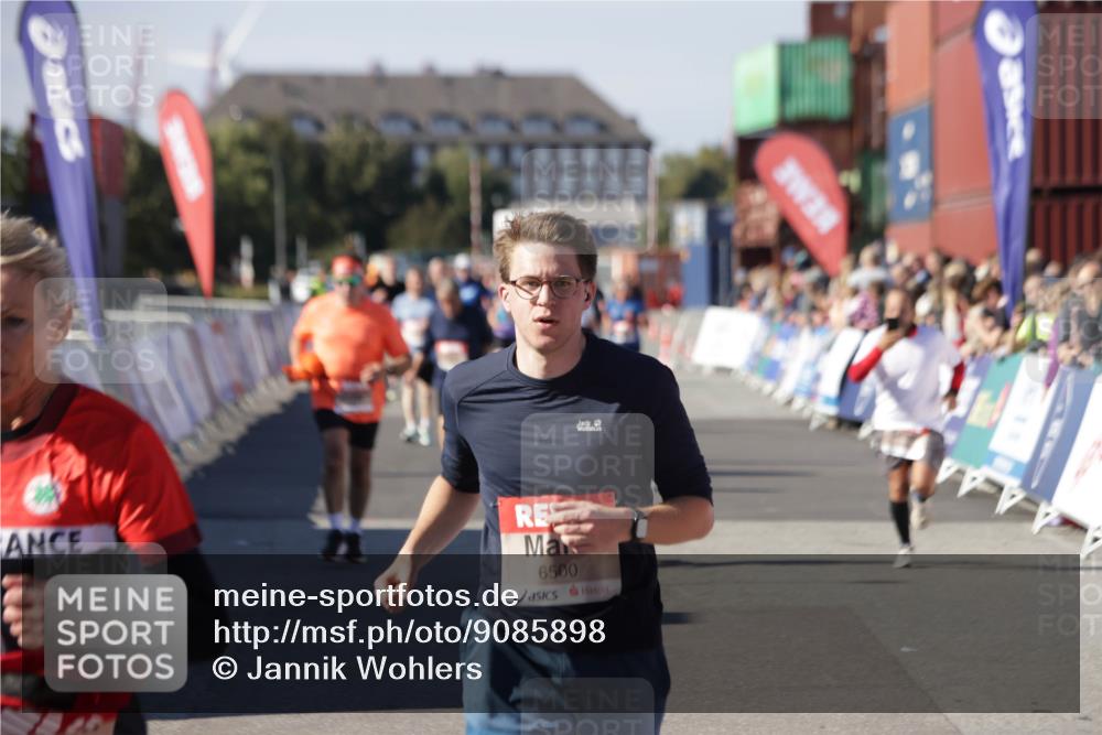 03.10.2025 - Köhlbrandbrückenlauf Jannik Wohlers http://msf.ph/oto/9085898 03.10.2025 13:18:43 Ziel 4077, 4606, 4796, 4812, 5115, 5178, 6084, 6429, 6500, 6506, 6556, 6596, 6758 meine-sportfotos.de