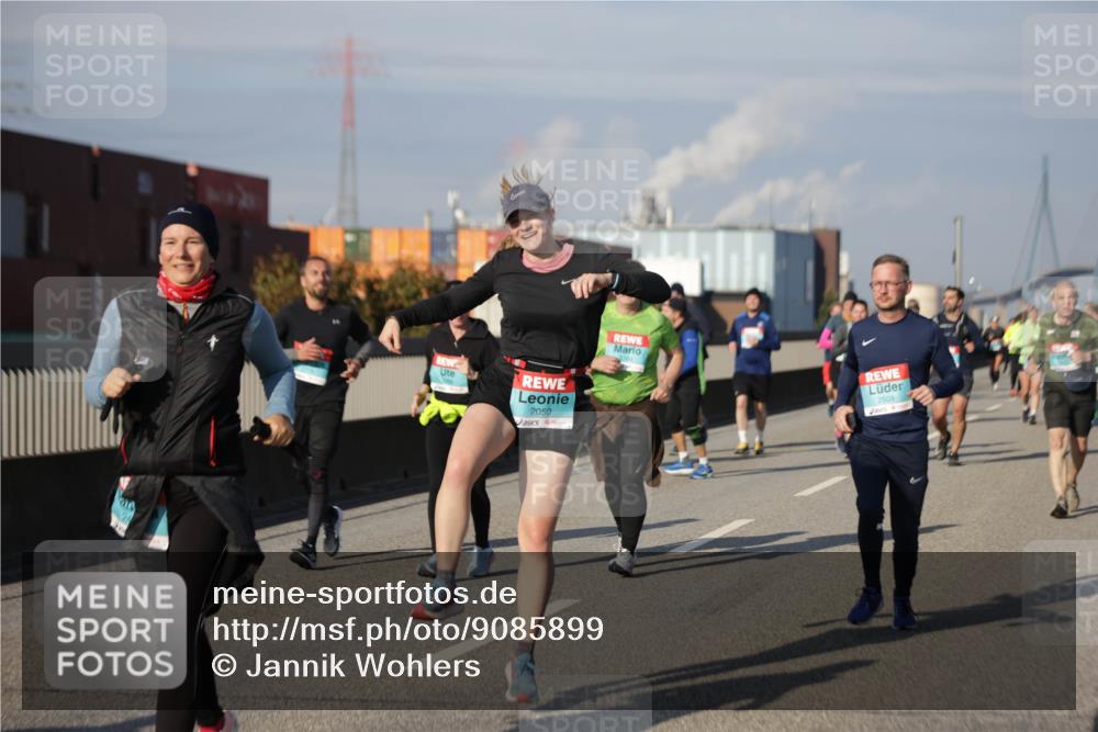 03.10.2025 - Köhlbrandbrückenlauf Jannik Wohlers http://msf.ph/oto/9085899 03.10.2025 10:07:38 Position 3 2050, 2509 meine-sportfotos.de