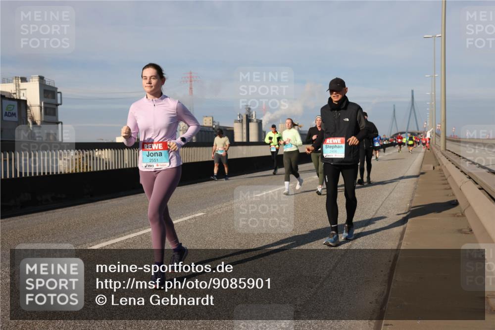 03.10.2025 - Köhlbrandbrückenlauf Lena Gebhardt http://msf.ph/oto/9085901 03.10.2025 10:05:43 Position 2 2551, 2406 meine-sportfotos.de