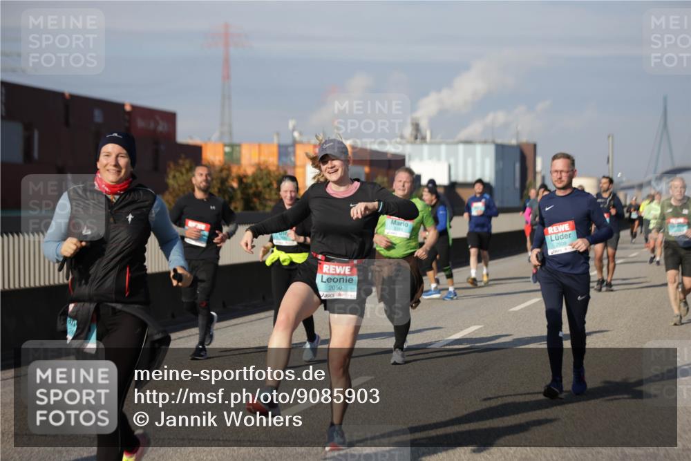 03.10.2025 - Köhlbrandbrückenlauf Jannik Wohlers http://msf.ph/oto/9085903 03.10.2025 10:07:38 Position 3 2050, 2509 meine-sportfotos.de