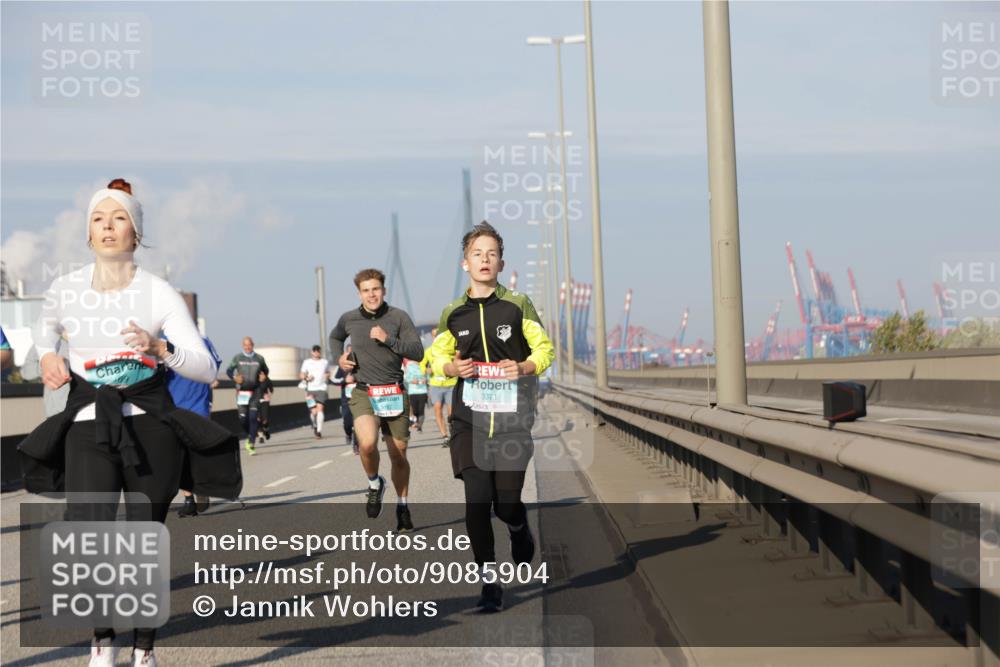 03.10.2025 - Köhlbrandbrückenlauf Jannik Wohlers http://msf.ph/oto/9085904 03.10.2025 09:57:02 Position 3 182, 3371 meine-sportfotos.de