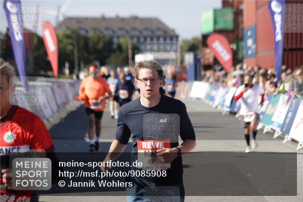 03.10.2025 - Köhlbrandbrückenlauf Jannik Wohlers http://msf.ph/oto/9085908 03.10.2025 13:18:43 Ziel 4077, 4606, 4796, 4812, 5115, 5178, 6084, 6429, 6500, 6506, 6556, 6596, 6758 meine-sportfotos.de