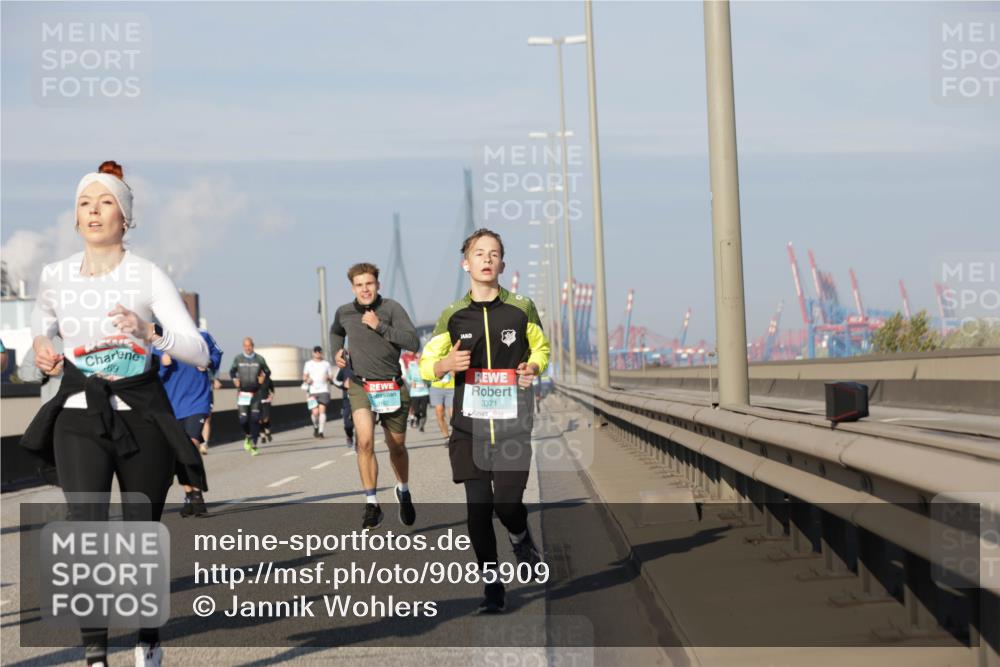 03.10.2025 - Köhlbrandbrückenlauf Jannik Wohlers http://msf.ph/oto/9085909 03.10.2025 09:57:02 Position 3 69, 3162, 3371 meine-sportfotos.de
