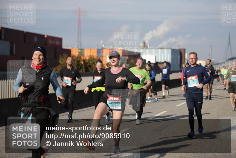 03.10.2025 - Köhlbrandbrückenlauf Jannik Wohlers http://msf.ph/oto/9085910 03.10.2025 10:07:38 Position 3 2050, 2509 meine-sportfotos.de