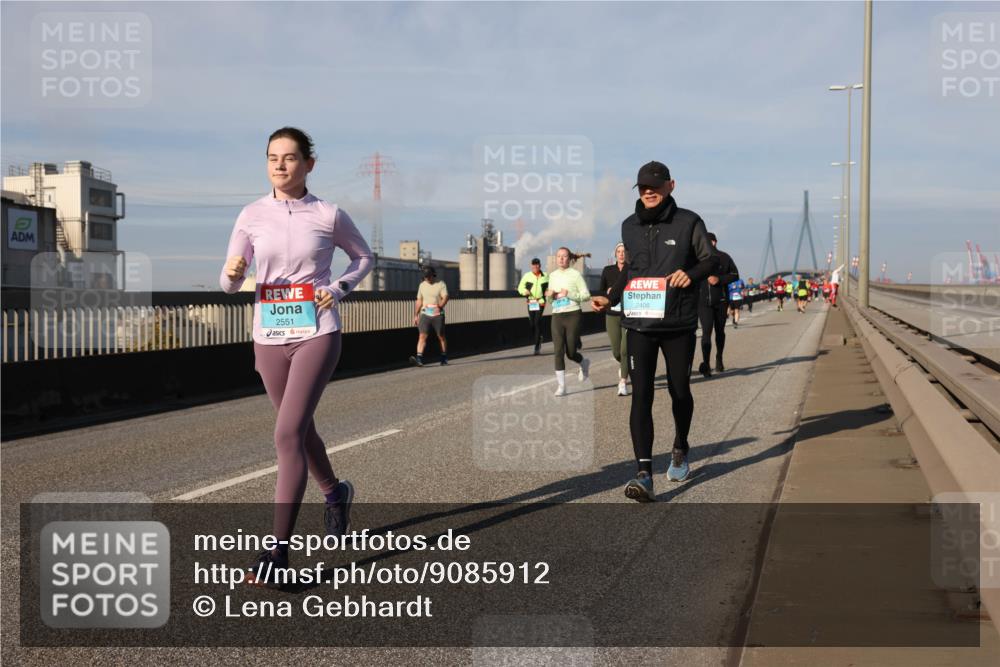 03.10.2025 - Köhlbrandbrückenlauf Lena Gebhardt http://msf.ph/oto/9085912 03.10.2025 10:05:43 Position 2 2551, 2406 meine-sportfotos.de