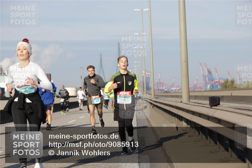03.10.2025 - Köhlbrandbrückenlauf Jannik Wohlers http://msf.ph/oto/9085913 03.10.2025 09:57:02 Position 3 3371 meine-sportfotos.de