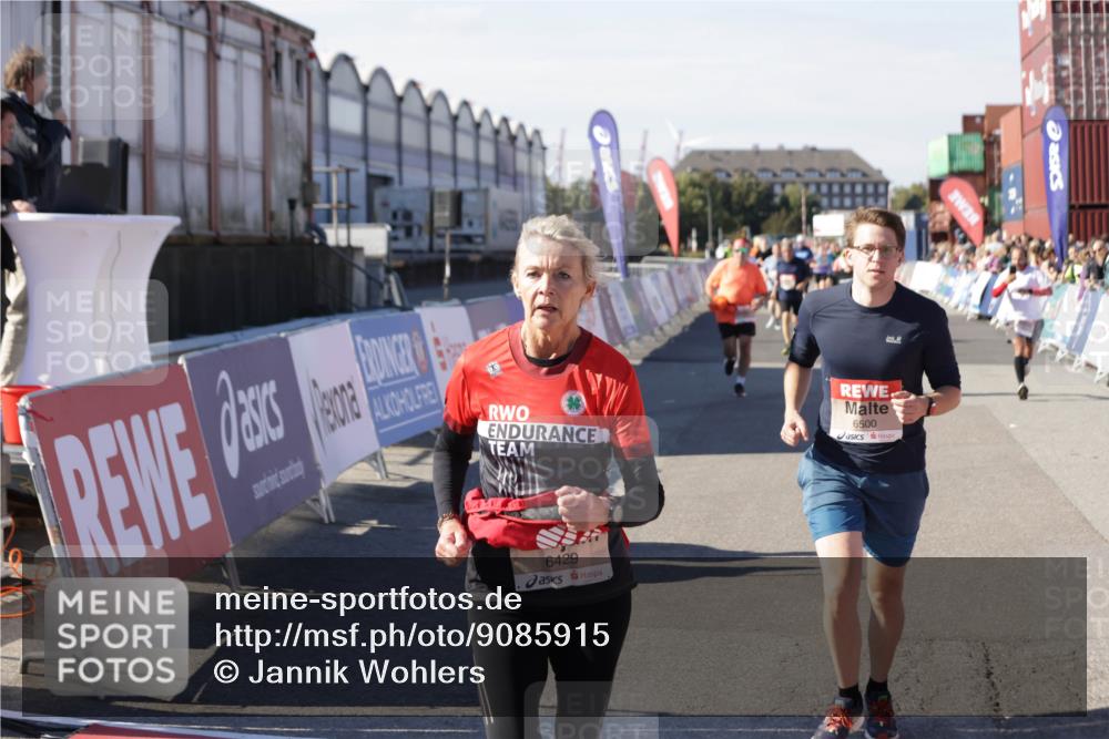 03.10.2025 - Köhlbrandbrückenlauf Jannik Wohlers http://msf.ph/oto/9085915 03.10.2025 13:18:43 Ziel 4077, 4606, 4796, 4812, 5115, 5178, 6084, 6429, 6500, 6506, 6556, 6596, 6758 meine-sportfotos.de