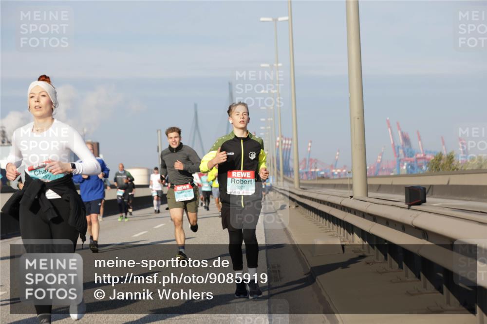 03.10.2025 - Köhlbrandbrückenlauf Jannik Wohlers http://msf.ph/oto/9085919 03.10.2025 09:57:02 Position 3 69, 3371 meine-sportfotos.de