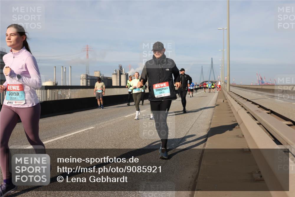 03.10.2025 - Köhlbrandbrückenlauf Lena Gebhardt http://msf.ph/oto/9085921 03.10.2025 10:05:43 Position 2 2551, 2406 meine-sportfotos.de