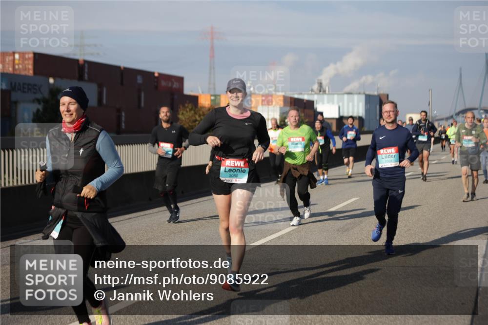03.10.2025 - Köhlbrandbrückenlauf Jannik Wohlers http://msf.ph/oto/9085922 03.10.2025 10:07:39 Position 3 2050, 2509 meine-sportfotos.de